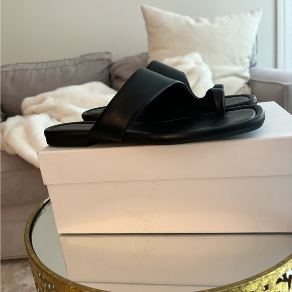 Vince Black Dawn Sandals New in Box - Picture 5 of 6
